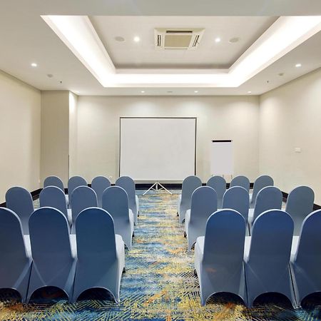 Aston Inn Pantai Losari Makassar Exterior photo