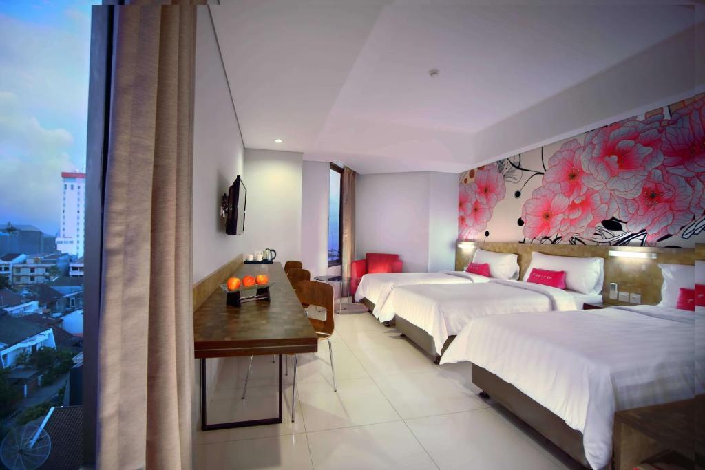 Aston Inn Pantai Losari Makassar Exterior photo