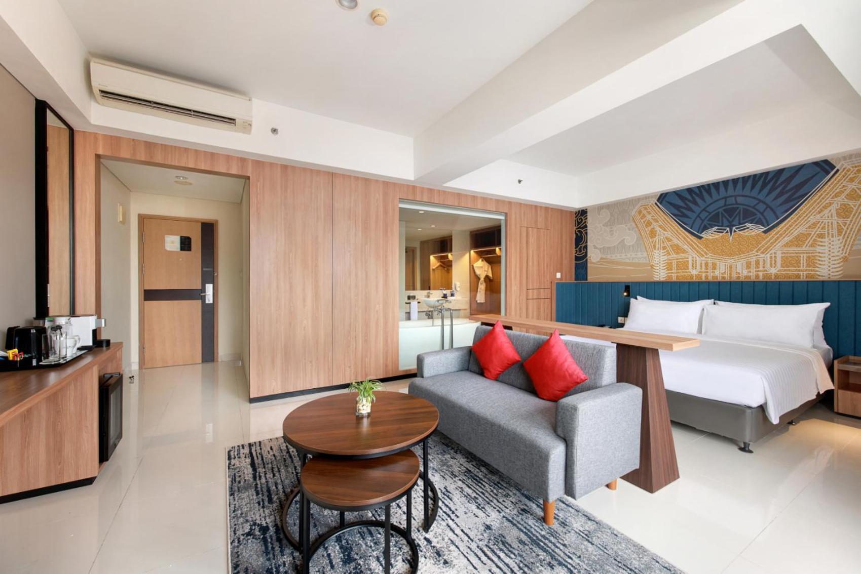 Aston Inn Pantai Losari Makassar Exterior photo
