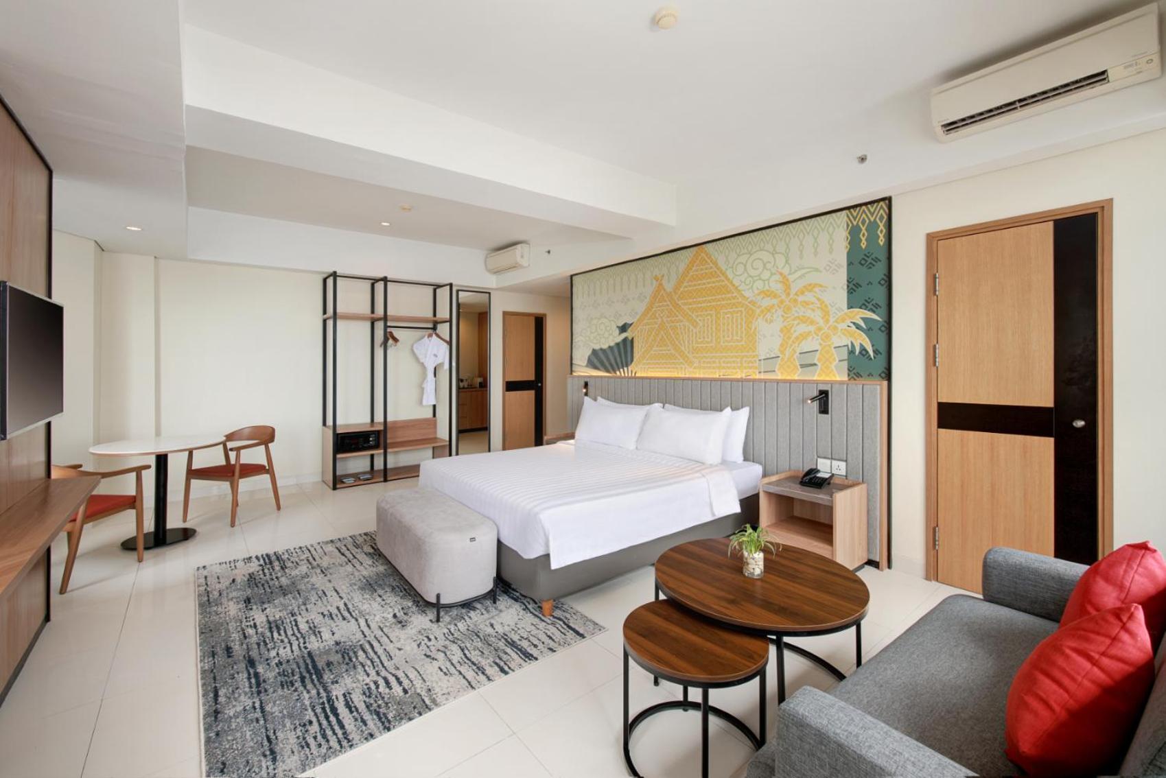 Aston Inn Pantai Losari Makassar Exterior photo