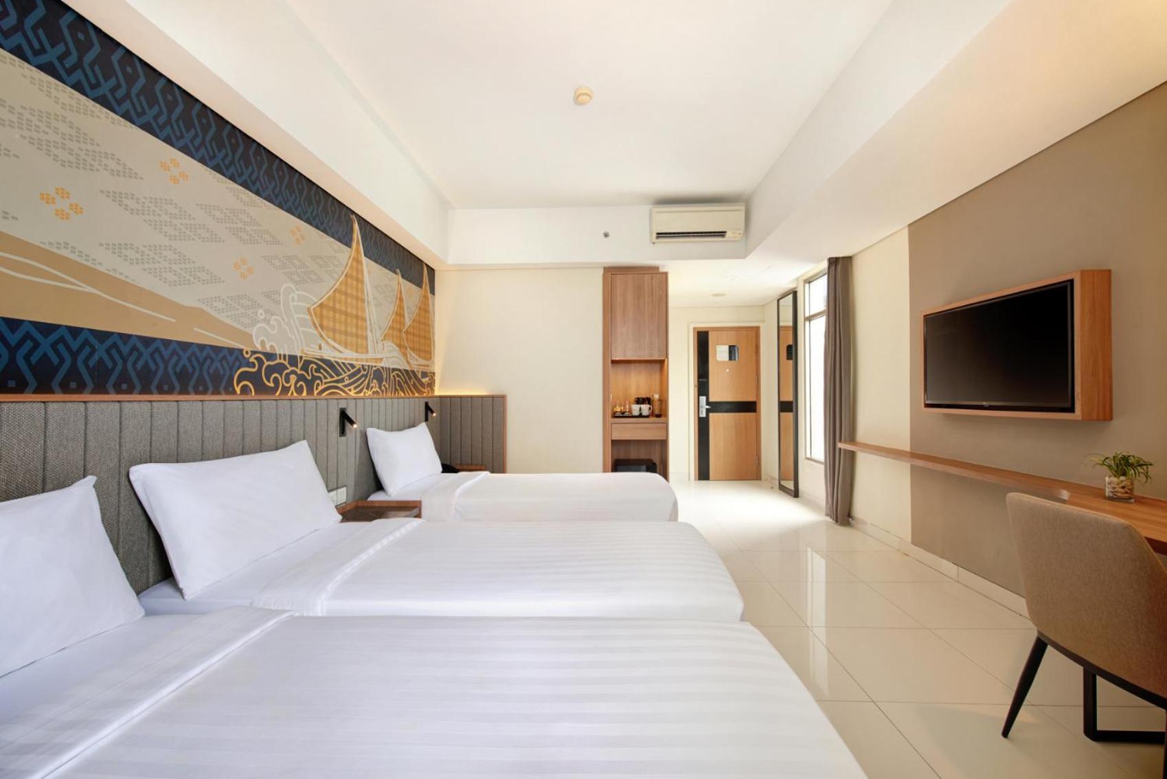 Aston Inn Pantai Losari Makassar Exterior photo
