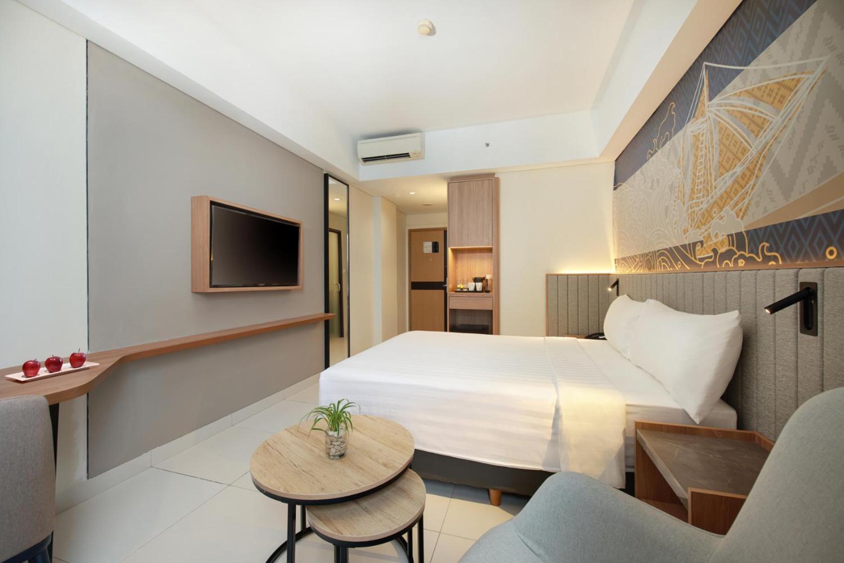 Aston Inn Pantai Losari Makassar Exterior photo