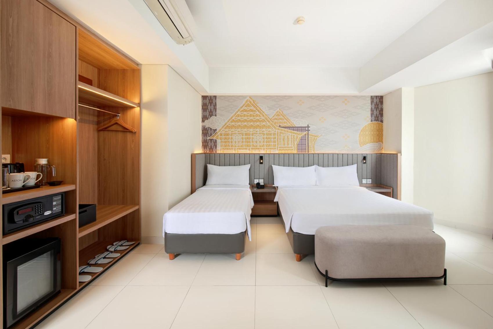 Aston Inn Pantai Losari Makassar Exterior photo