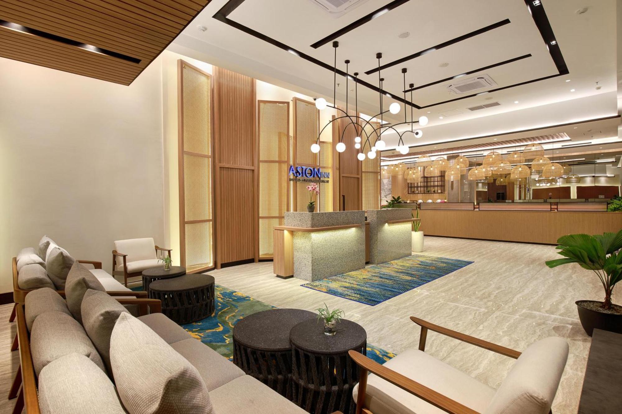 Aston Inn Pantai Losari Makassar Exterior photo