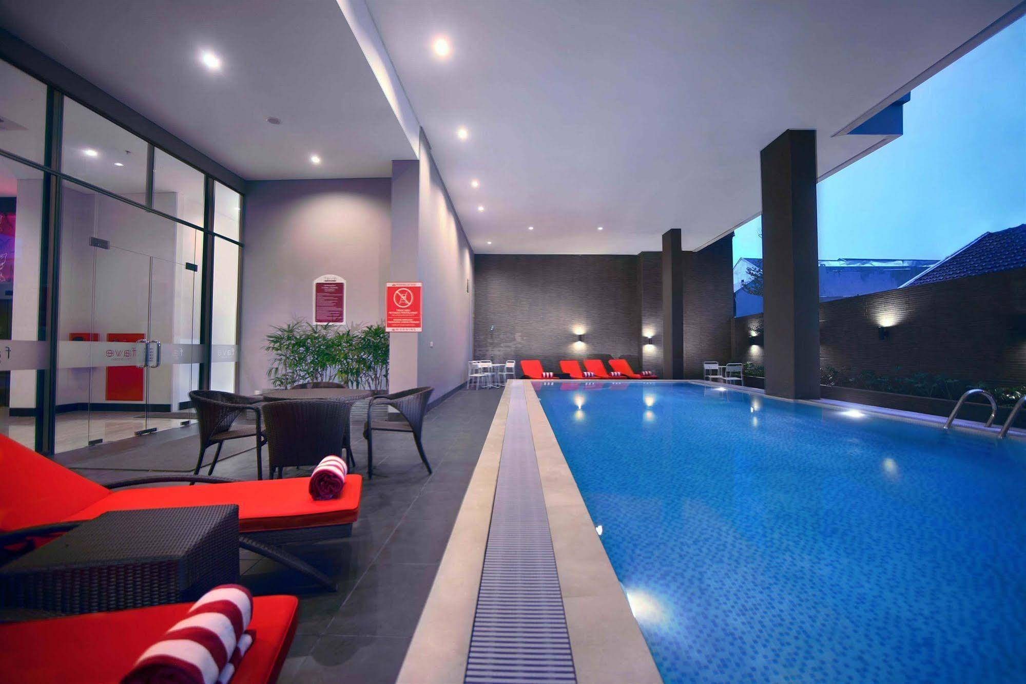 Aston Inn Pantai Losari Makassar Exterior photo